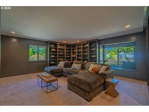 15009 NE Lawnview Circle Aurora OR 97002