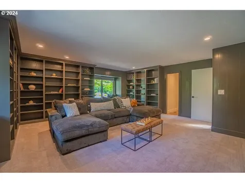 15009 NE Lawnview Circle Aurora OR 97002
