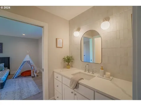 15009 NE Lawnview Circle Aurora OR 97002