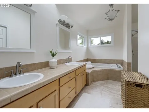 5045 Greensborough Court Lake Oswego OR 97035