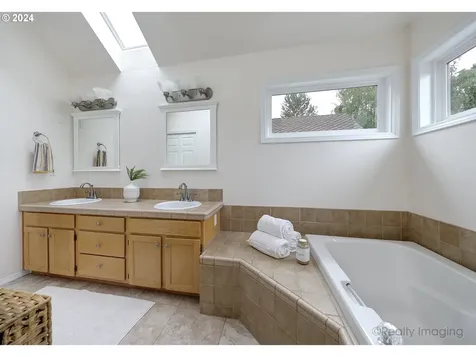 5045 Greensborough Court Lake Oswego OR 97035