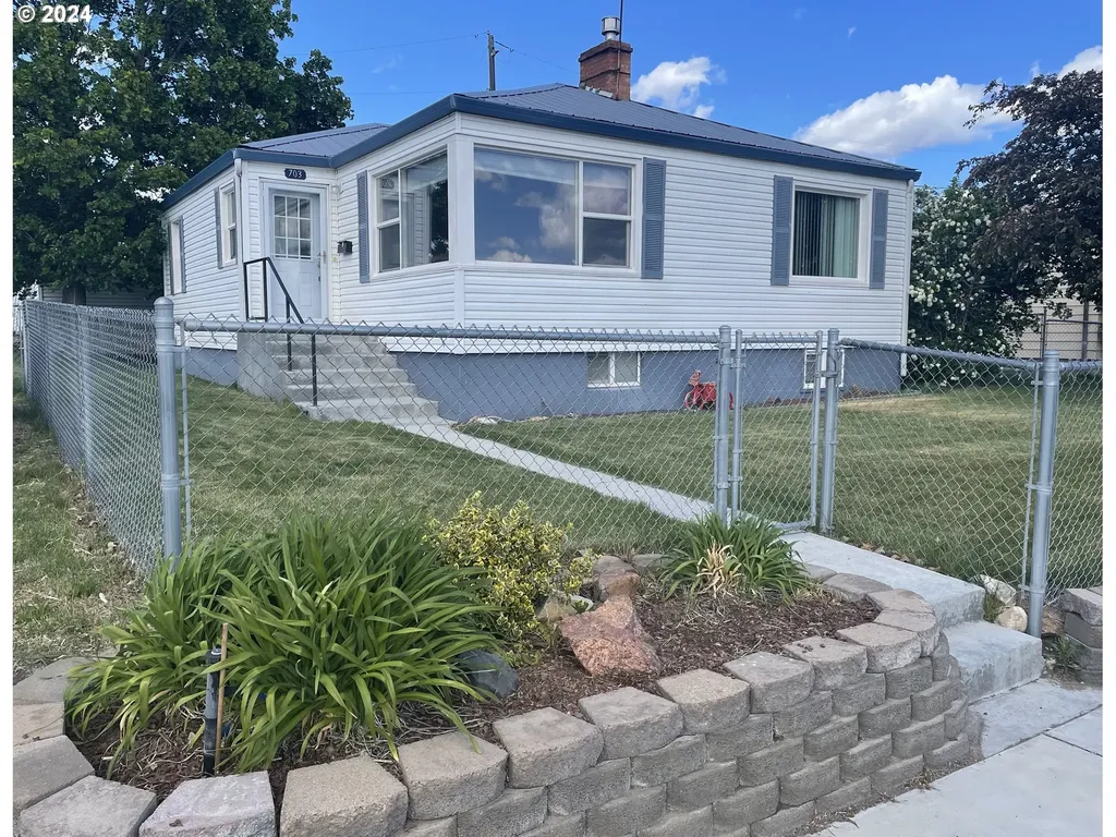 703 E Ridgeway Avenue Hermiston OR 97838