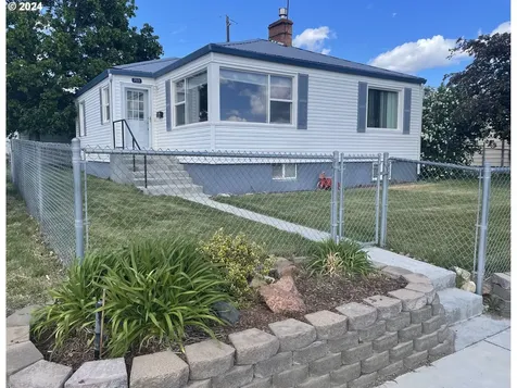 703 E Ridgeway Avenue Hermiston OR 97838