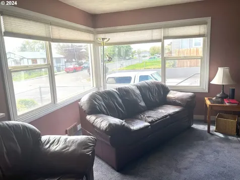 703 E Ridgeway Avenue Hermiston OR 97838