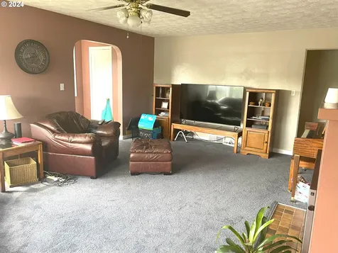 703 E Ridgeway Avenue Hermiston OR 97838