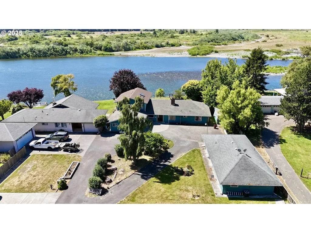 95622 N Bank Rogue River Road Gold Beach OR 97444