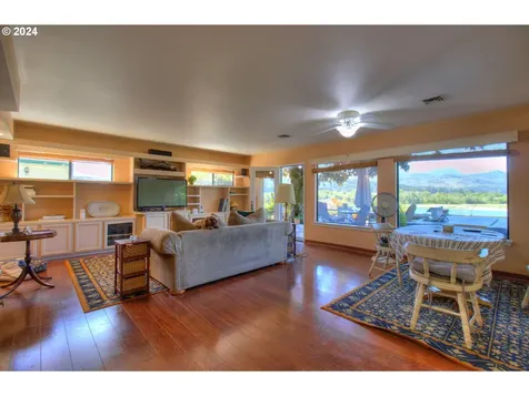 95622 N Bank Rogue River Road Gold Beach OR 97444