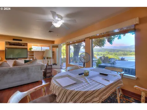 95622 N Bank Rogue River Road Gold Beach OR 97444