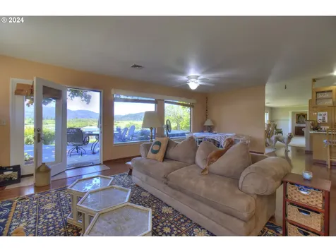 95622 N Bank Rogue River Road Gold Beach OR 97444