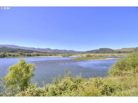 95622 N Bank Rogue River Road Gold Beach OR 97444