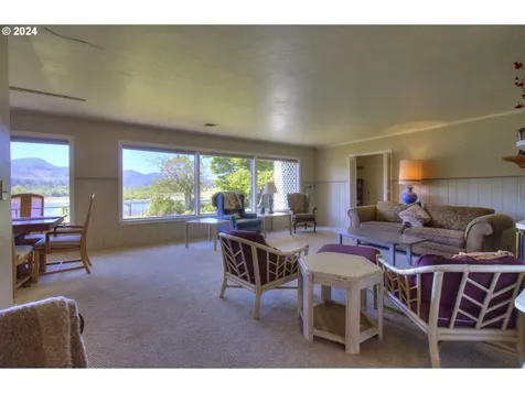95622 N Bank Rogue River Road Gold Beach OR 97444