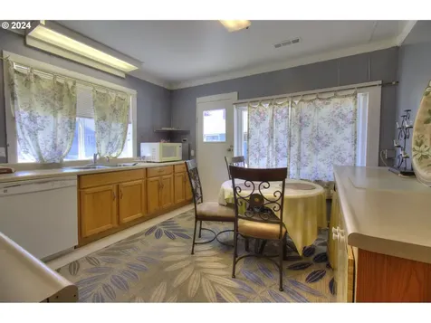 95622 N Bank Rogue River Road Gold Beach OR 97444
