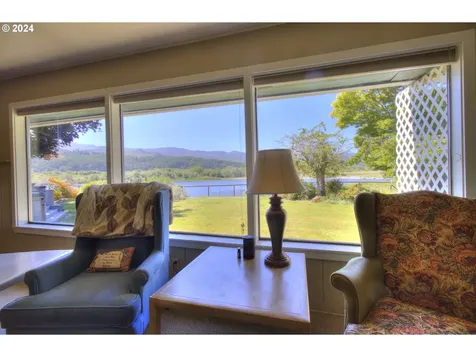 95622 N Bank Rogue River Road Gold Beach OR 97444