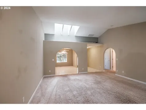 548 Se Ironwood Court Dallas OR 97338