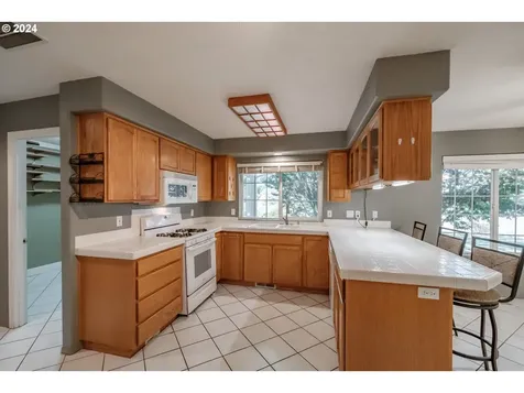 548 Se Ironwood Court Dallas OR 97338