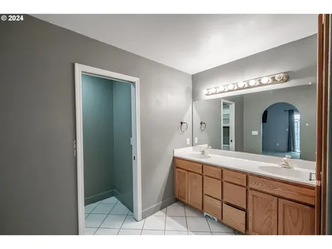 548 Se Ironwood Court Dallas OR 97338