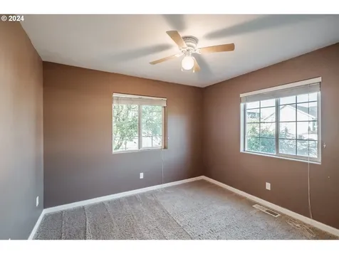 548 Se Ironwood Court Dallas OR 97338
