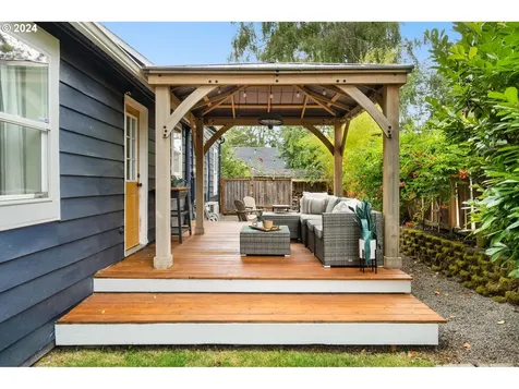 8421 N Bayard Avenue Portland OR 97217