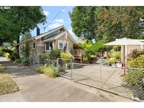 2124 SE Cesar E Chavez Boulevard Portland OR 97214