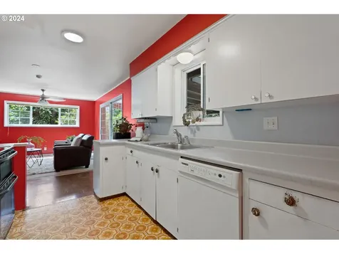 12055 Sw Lynnridge Avenue Portland OR 97225