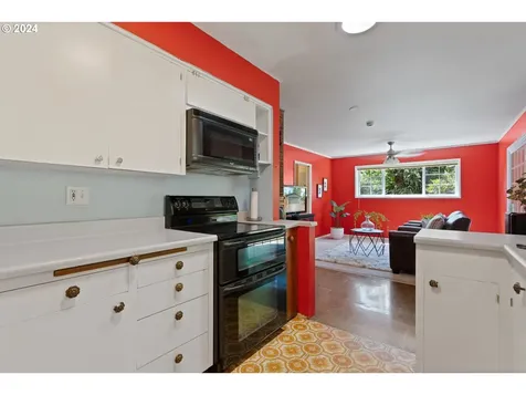 12055 Sw Lynnridge Avenue Portland OR 97225