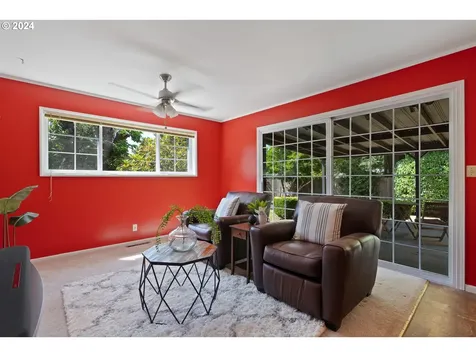12055 Sw Lynnridge Avenue Portland OR 97225