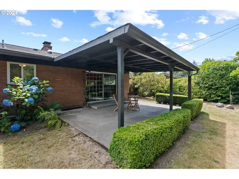 12055 Sw Lynnridge Avenue Portland OR 97225