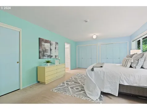 12055 Sw Lynnridge Avenue Portland OR 97225