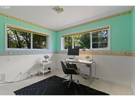 12055 Sw Lynnridge Avenue Portland OR 97225