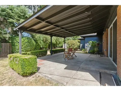 12055 Sw Lynnridge Avenue Portland OR 97225