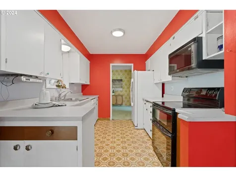 12055 Sw Lynnridge Avenue Portland OR 97225