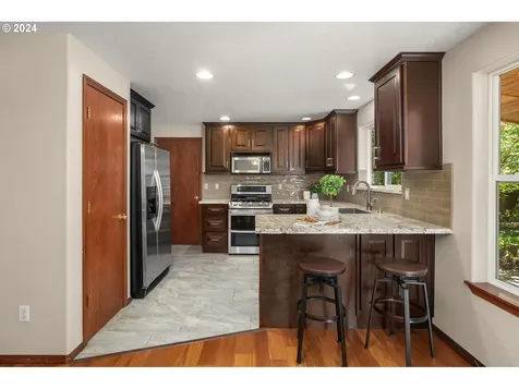 6046 Se Tenino Street Portland OR 97206