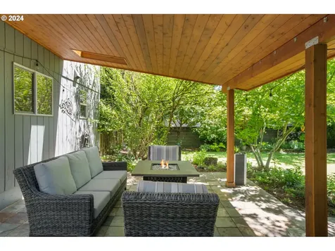 6046 Se Tenino Street Portland OR 97206