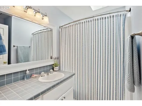 11108 Sw 37th Avenue Portland OR 97219