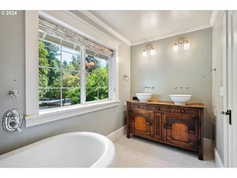 15900 Twin Fir Road Lake Oswego OR 97035