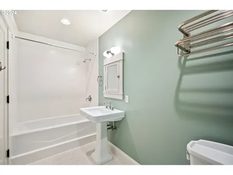 15900 Twin Fir Road Lake Oswego OR 97035