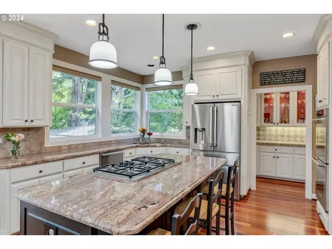 17418 Brookhurst Drive Lake Oswego OR 97034