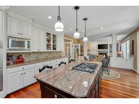 17418 Brookhurst Drive Lake Oswego OR 97034