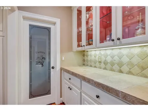 17418 Brookhurst Drive Lake Oswego OR 97034