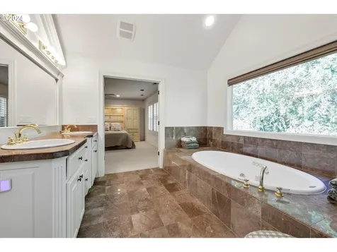 17418 Brookhurst Drive Lake Oswego OR 97034