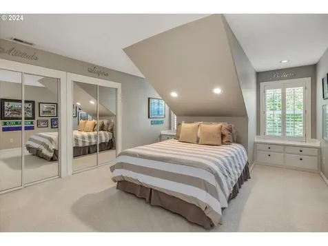 17418 Brookhurst Drive Lake Oswego OR 97034