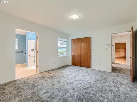 13135 SE Salmon Street Portland OR 97233
