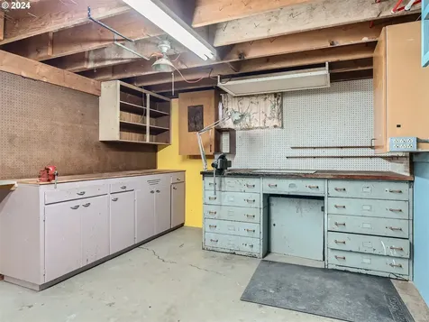 13135 SE Salmon Street Portland OR 97233