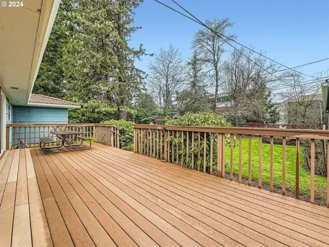 13135 SE Salmon Street Portland OR 97233