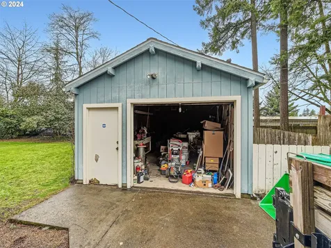 13135 SE Salmon Street Portland OR 97233