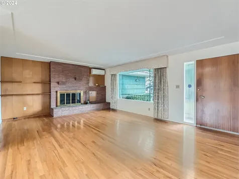 13135 SE Salmon Street Portland OR 97233