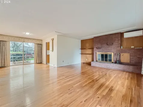13135 SE Salmon Street Portland OR 97233