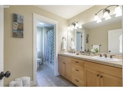 2250 Chapman Hill Drive Nw Salem OR 97304