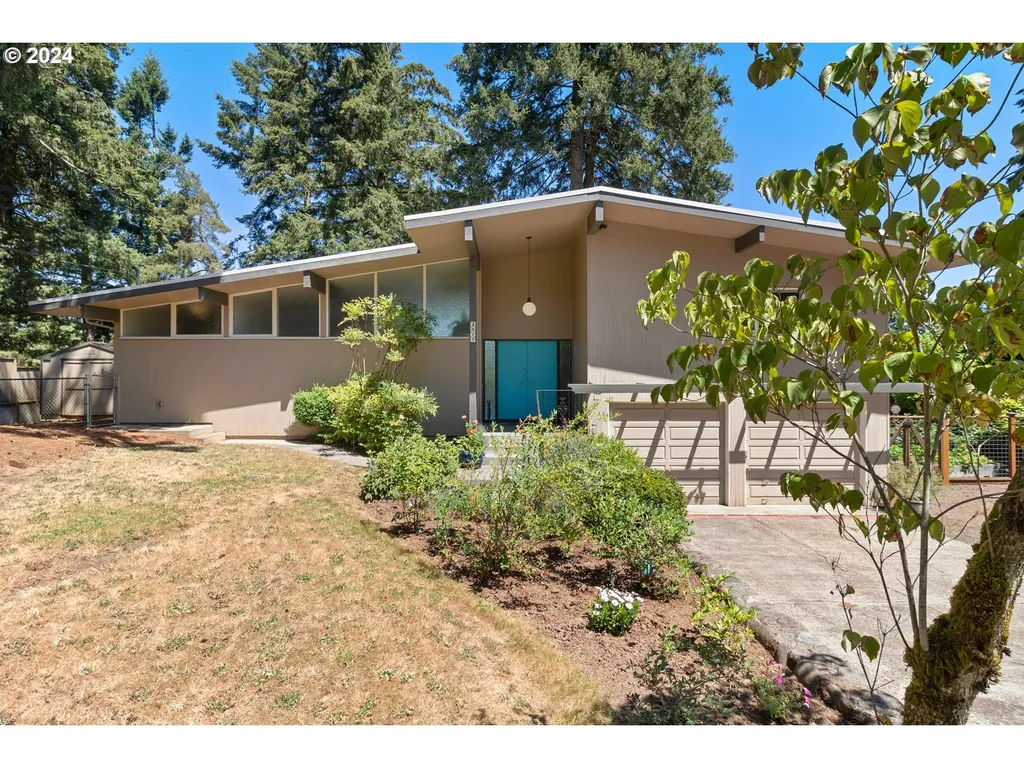 2075 Hillcrest Drive West Linn OR 97068