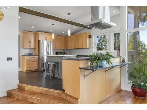 2075 Hillcrest Drive West Linn OR 97068